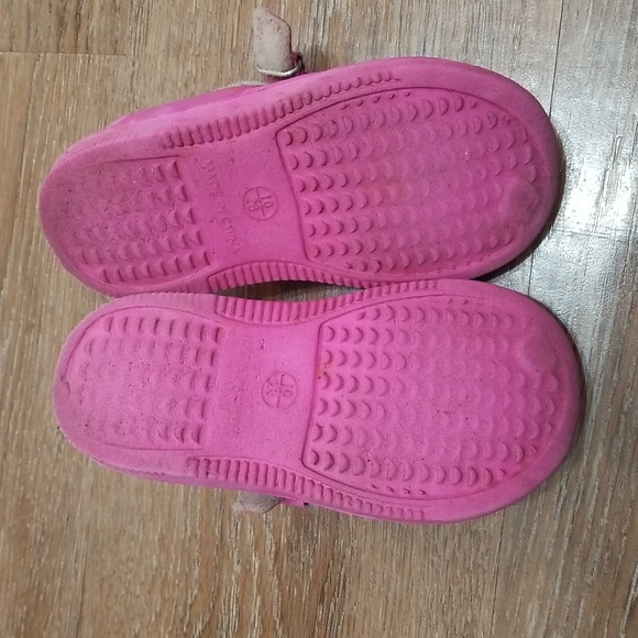 (10) Perforated Mary Jane Sandals Beach Water-Friendly Heart Patterned Kawaii - Picture 6 of 7